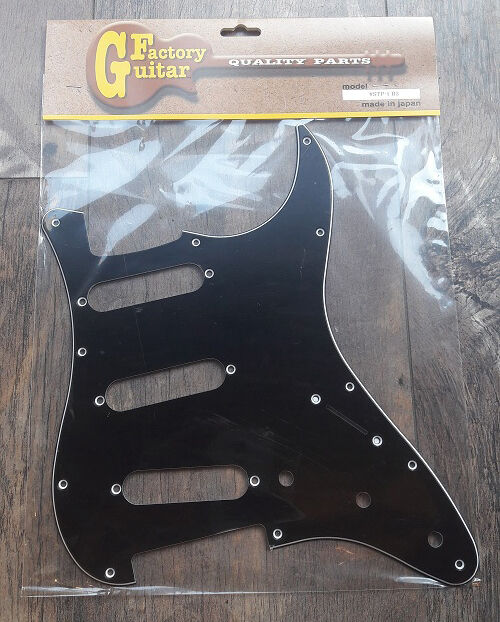 Domo 11 Delikli Siyah SSS Strat Pickguard - 1