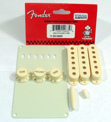 Fender Stratocaster Aged White Manyetik Kapağı Aksesuar Kiti - Fender