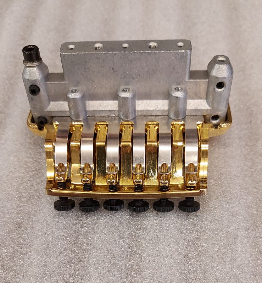 İbanez 2ED1C31G Edge III Gold Tremolo Köprü Seti - 2