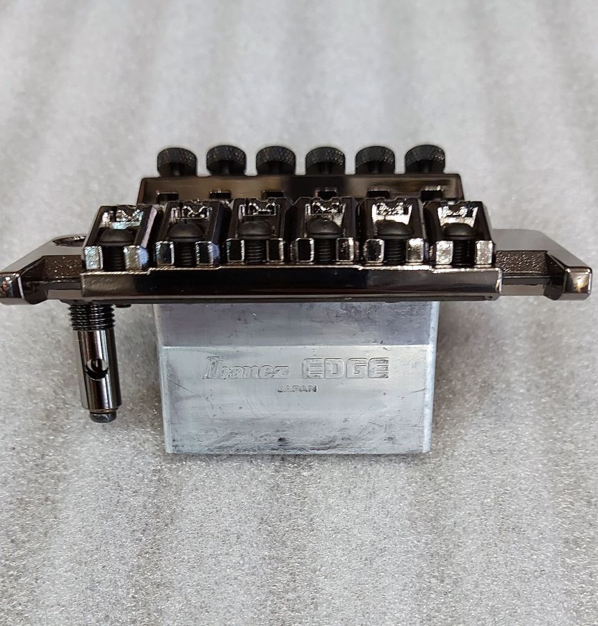 İbanez 2ED1R31K Edge Tremolo Köprü Seti Cosmo Black - 2